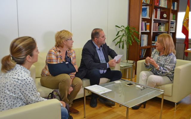 El alcalde se entrevista con la consejera de Educación con el fin de reivindicar mejoras y evaluar necesidades en los distintos centros educativos del municipio de Totana