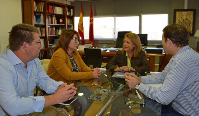 El PP se reune con la Consejera de Educación para trasladarle las necesidades educativas del municipio