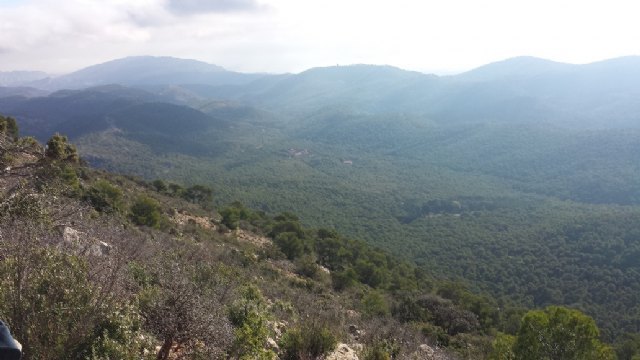 Una treintena de personas participaron en una jornada de senderismo por la Senda del Piojo (Sierra Espuña)