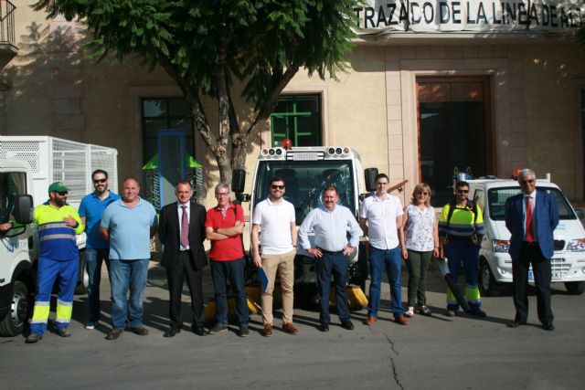 Se presenta la nueva maquinaria adquirida por la concesionaria para mejorar la prestación del servicio de limpieza viaria y recogida de residuos sólidos urbanos de Totana