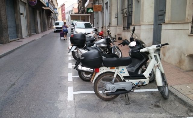 Habilitan más plazas de estacionamiento para motocicletas y ciclomotores en la calle del Pilar, eliminando las existentes en la plaza de la Constitución