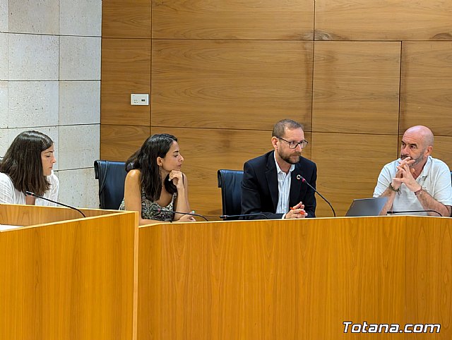 Denuncian que el PSOE se abstiene de seguir luchando por la eliminación total del terraplén y abandona al pueblo