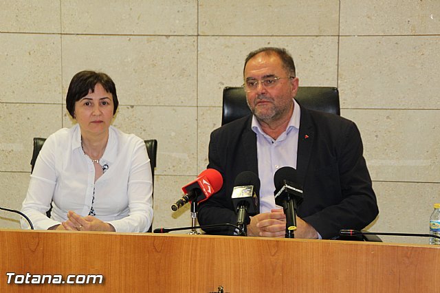 Rueda de prensa del Alcalde de Totana y la Concejala de Hacienda