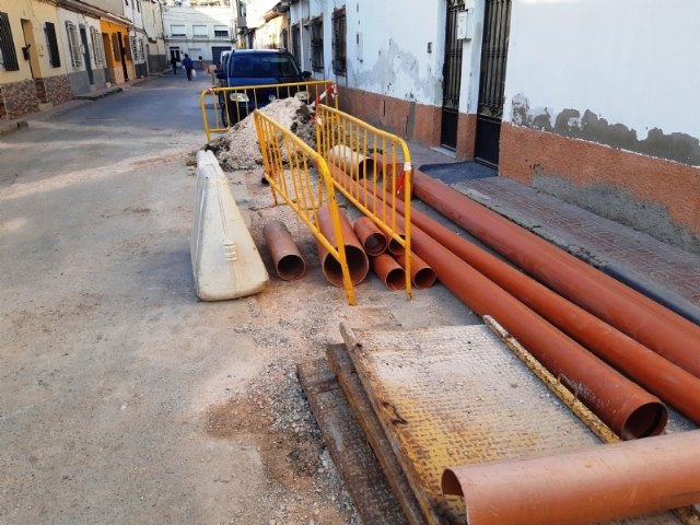 En los próximos días finalizarán las obras de renovación de la nueva tubería de saneamiento en las calles La Hoya y Luís Martínez González