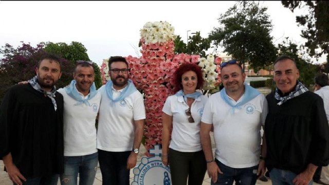 La delegación de Lourdes de Totana participó en la tradición de la Cruz en Muchamiel (Alicante)