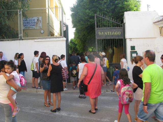 Un total de 3.441 alumnos de Educación Infantil y Primaria comenzaron hoy el curso escolar 2016/17 con normalidad en los once colegios de Totana