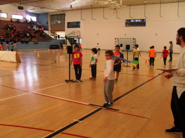 Un total de 80 escolares participaron en la Fase Local de 'Jugando al atletismo' benjamín de Deporte escolar, organizada por la Concejalía de Deportes