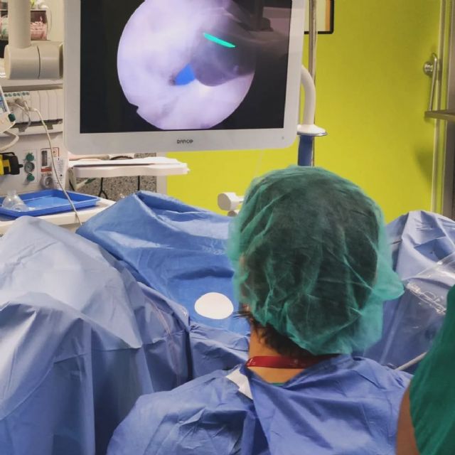 El urólogo Leandro Reina, del hospital Rafael Méndez, nombrado presidente de la Asociación Murciana de Urología, coincidiendo con la primera cirugía urológica con láser Holep