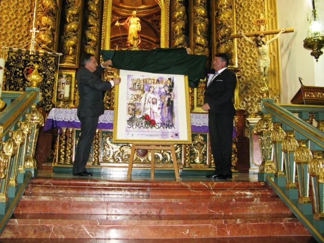 Se presentan el Nazareno de Honor y el nuevo cartel de la Semana Santa de Totana 2016