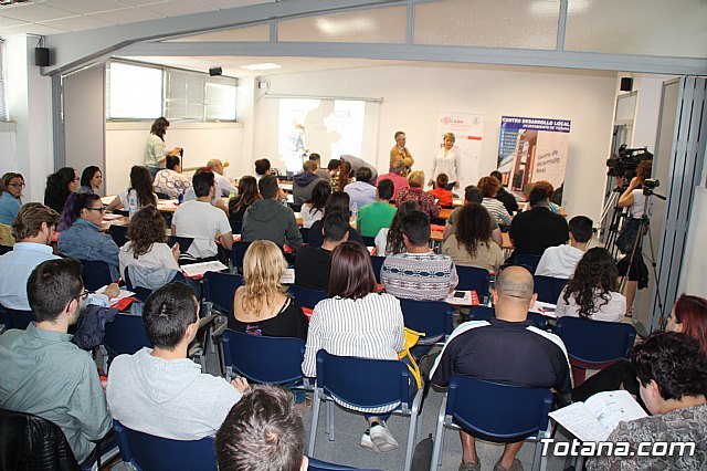 Un centenar de personas participan en el taller de comercio electrónico “Lanza tu negocio online exprés. El método 3G”