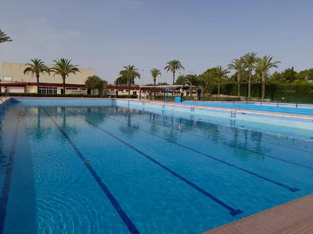 'Abrir las piscinas para el 9 de junio cueste lo que cueste'