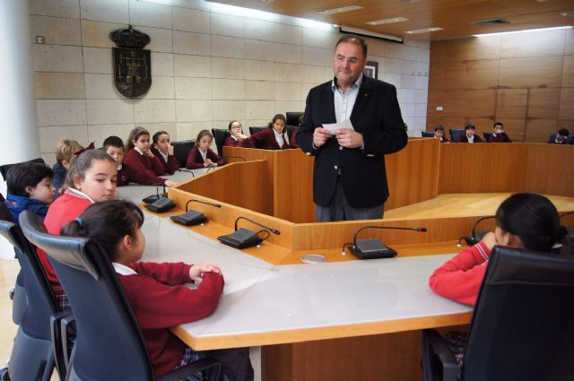 Más de 400 escolares de Educación Primaria de los centros de enseñanza participan este curso en el programa 'Conoce tu ayuntamiento'