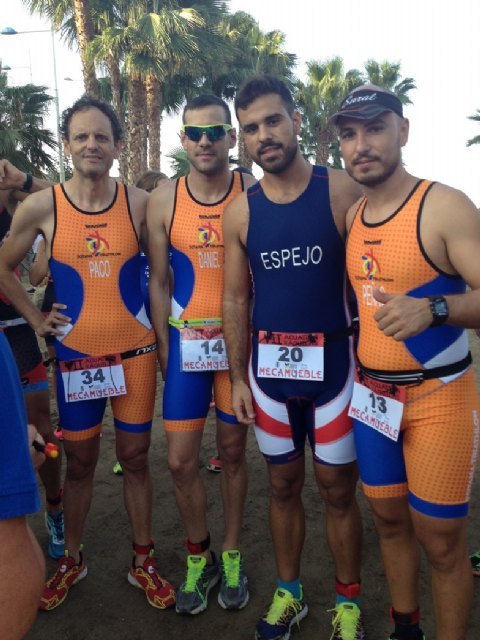 Totana Triathlón en el campeonato regional de acuatlón en Águilas