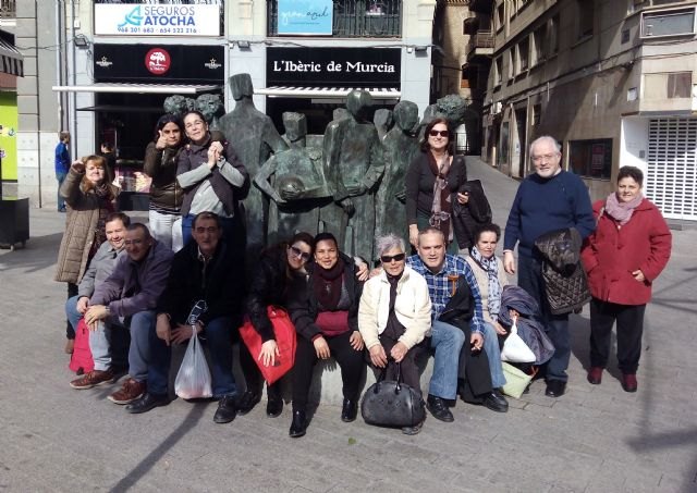 Usuarios del Centro de Día para Personas con Enfermedad Mental visitan el Museo Salzillo de Murcia