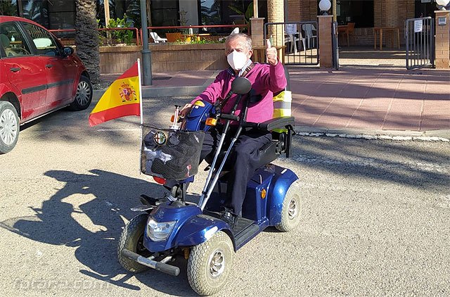 Primeras salidas de los residentes vacunados de la Residencia 'La Purísima' de Totana