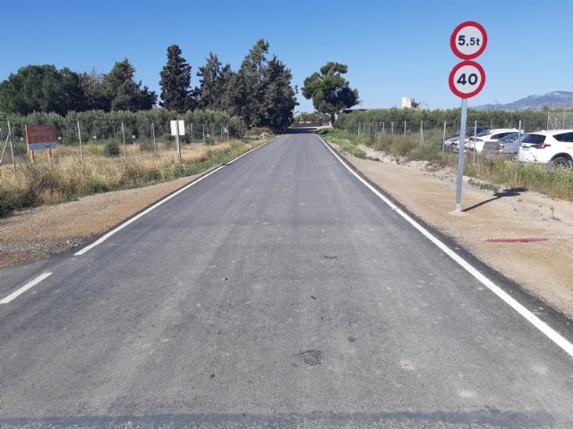 El camino de Las Flotas cuenta con un nuevo reasfaltado gracias a la coordinación entre Ayuntamiento y la nueva planta fotovoltaica de Endesa en Totana