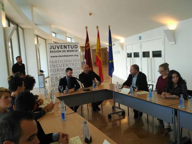 El Ayuntamiento suscribe el convenio para posibilitar la realización de prácticas formativas a dos jóvenes europeas en esta entidad local