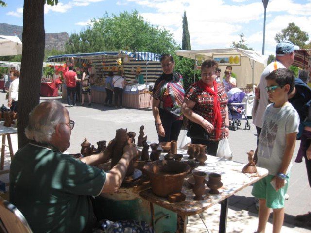 El Mercadillo Artesano de La Santa se adelanta a este domingo, día 18, por coincidir con la XXXI edición de la Subida al Santuario de La Santa