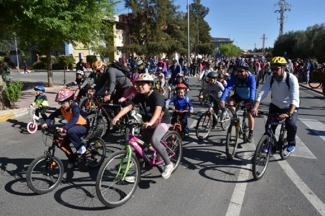 El Día de la Bicicleta, organizado por la Concejalía de Deportes, congregó a 420 participantes que disfrutaron de una magnífica jornada familiar en un gran ambiente festivo y deportivo