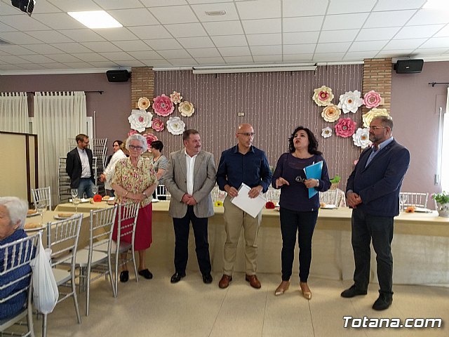 El Centro de Estancias Diurnas de Alzheimer y el Centro de Día de Personas Mayores celebraron una comida de convivencia