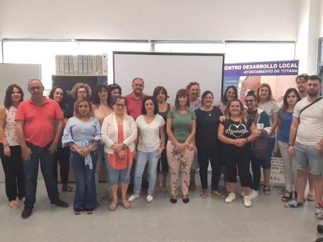 Un total de 18 personas comienzan el Curso-Certificado de Profesionalidad 'Operaciones auxiliares de Servicios Administrativos y Generales', en el Centro de Desarrollo Local