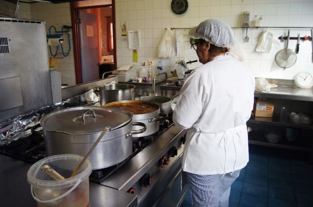 Se aprueba el procedimiento de licitación de los contratos de servicios del catering