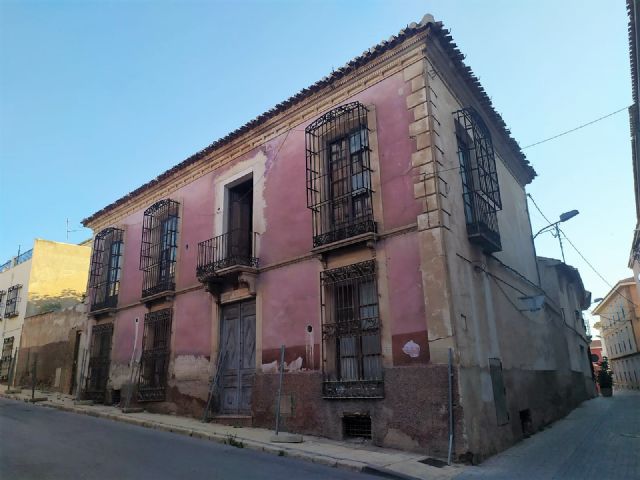 El PP denuncia el mal estado de la Calle Mayor Sevilla y sus alrededores ante la dejadez del equipo de gobierno