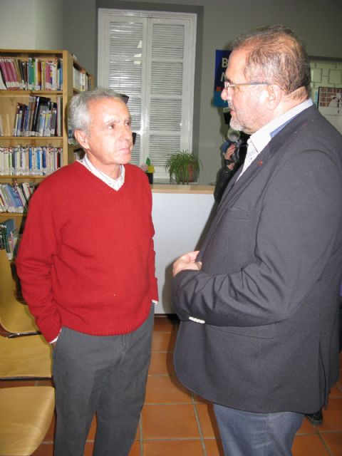 Andrés Valenzuela presenta su libro de cuentos 'Historias de un viejo roble'