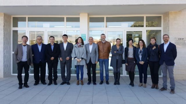 Visita de los diputados Víctor Martínez-Carrasco y Juan Pagán junto a la comisión de Educación al CEIP Luis Pérez Rueda de Totana