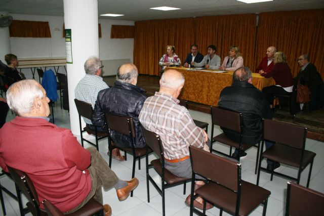 Se celebra la Asamblea General Ordinaria del Centro Municipal de Personas Mayores de la plaza de la Balsa Vieja