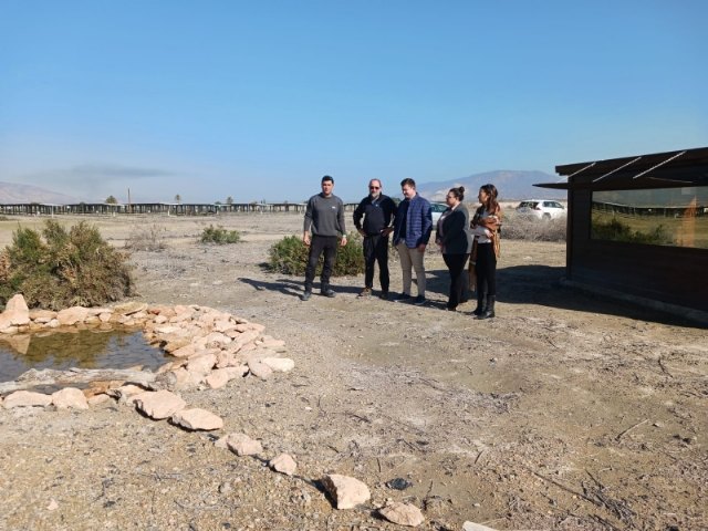 Observatorio de aves construido en la planta solar de Endesa en Totana