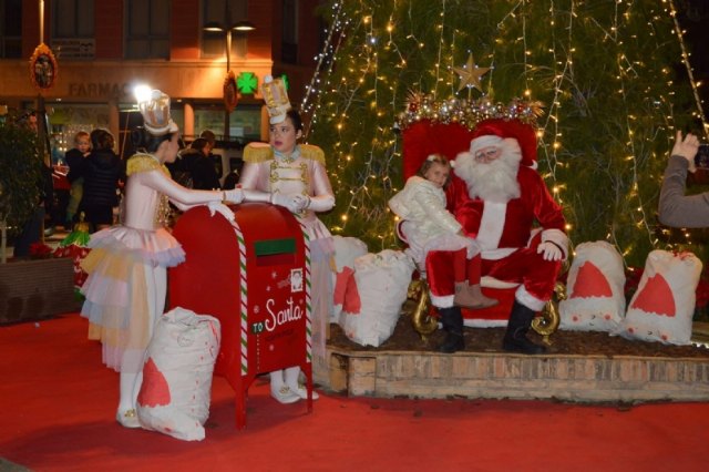 Papá Noel visita Totana este sábado cargado de regalos e ilusión con un ambientado desfile y una animada recepción de cartas