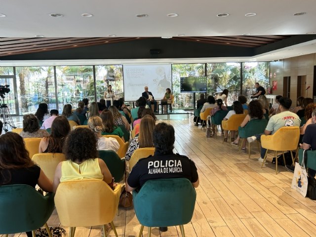 Cerca de un centenar de profesionales debaten en la la II Jornada Formativa para visibilizar y prevenir la violencia de género en entornos digitales