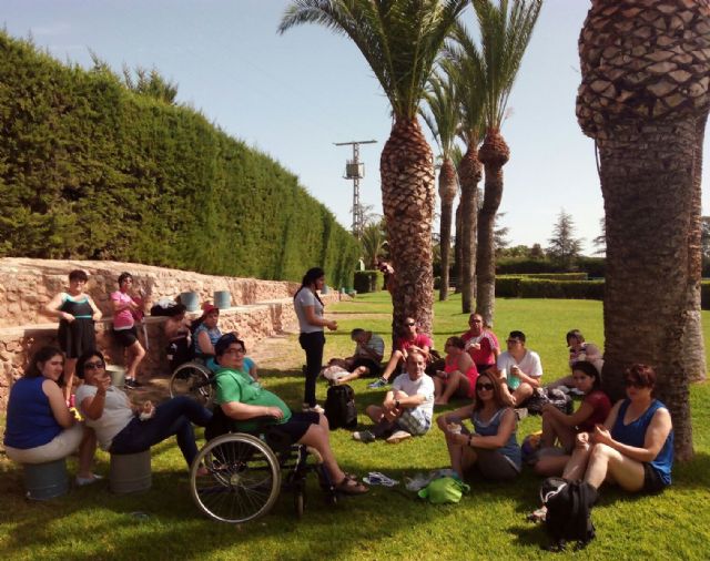 Los Centros de Día para la Discapacidad organizan un programa especial con actividades veraniegas para los usuarios con el objetivo de fomentar diferentes aspectos terapéuticos saludables