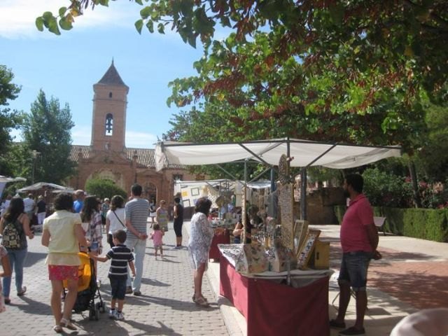 Este próximo domingo, 30 de octubre, se celebra el tradicional Mercadillo Artesano de La Santa, junto al atrio del santuario