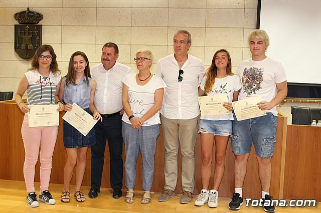 Se entregan los II Premios de Excelencia Académica del curso 2016/2017 a los alumnos de la ESO y Bachillerato del IES 'Juan de la Cierva'