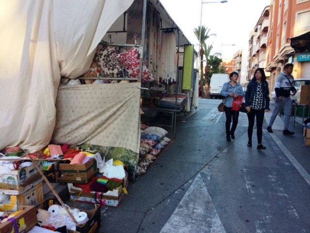 El mercadillo semanal se adelanta a la jornada del martes 31 de octubre por la festividad de Todos los Santos