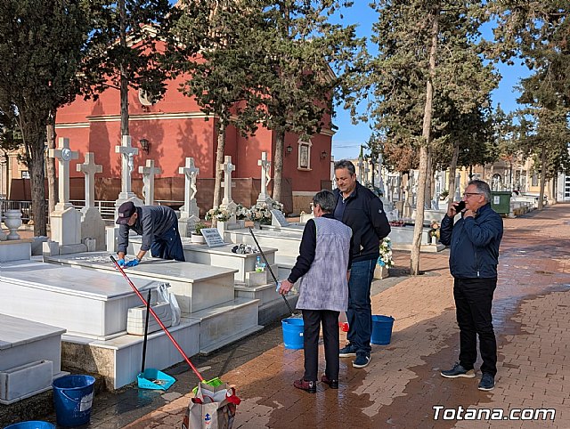 Arranca el dispositivo de servicios, seguridad y emergencias en el Cementerio Municipal con motivo de la festividad del Día de Todos los Santos