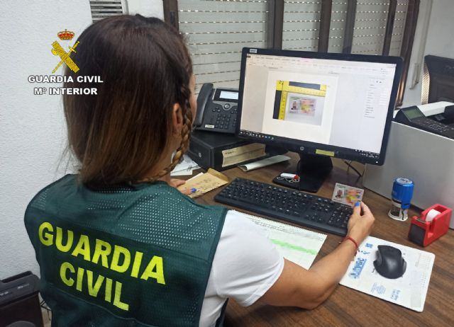 La Guardia Civil detiene a un experimentado delincuente por presentarse al examen teórico del permiso de conducir suplantando a un aspirante