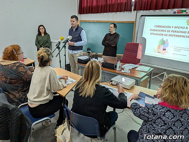 15 personas participan en el Curso de Formación y Apoyo a Cuidadores de Personas en situación de Dependencia